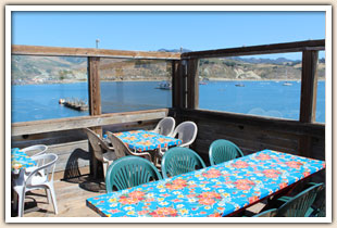 Pete's Pierside Cafe outdoor patio